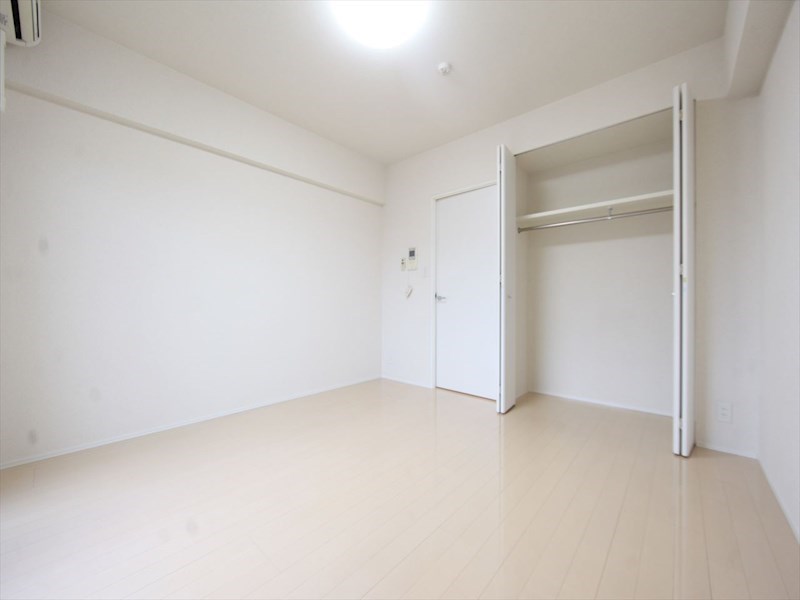 居室・リビング　洋室8帖　クローゼット付（収納充実してます）