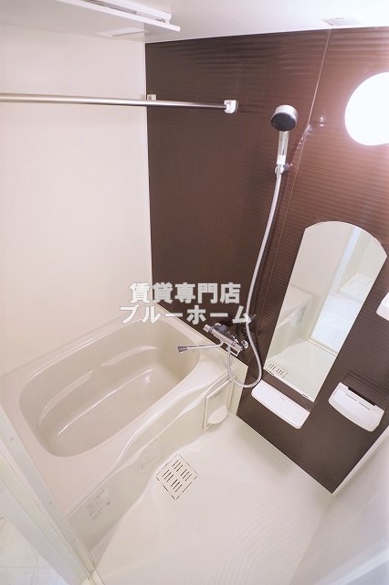 バス・シャワールーム　浴室乾燥機付きのお風呂！