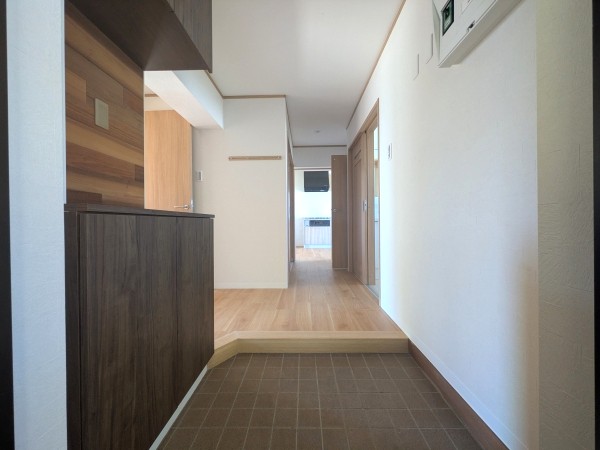 玄関　※同間取り他部屋の写真になります。