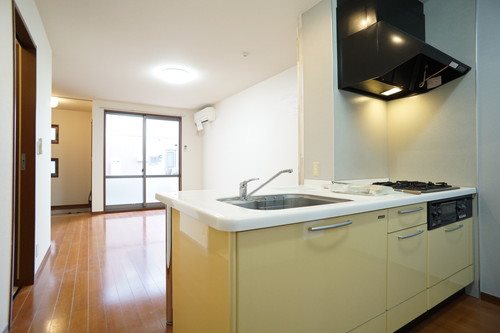 キッチン　グリル付3口コンロでお料理の幅も広がります♪