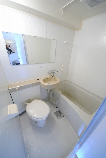 バス・シャワールーム　写真は６０４号室