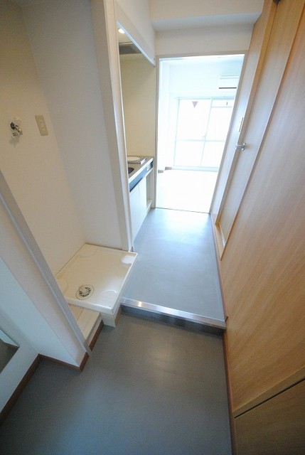 玄関　写真は６０４号室