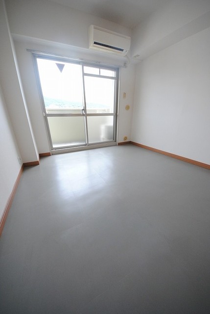 居室・リビング　写真は６０４号室