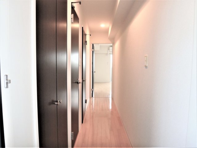 その他部屋・スペース　玄関から洋室８．２帖に向かってのお写真です！