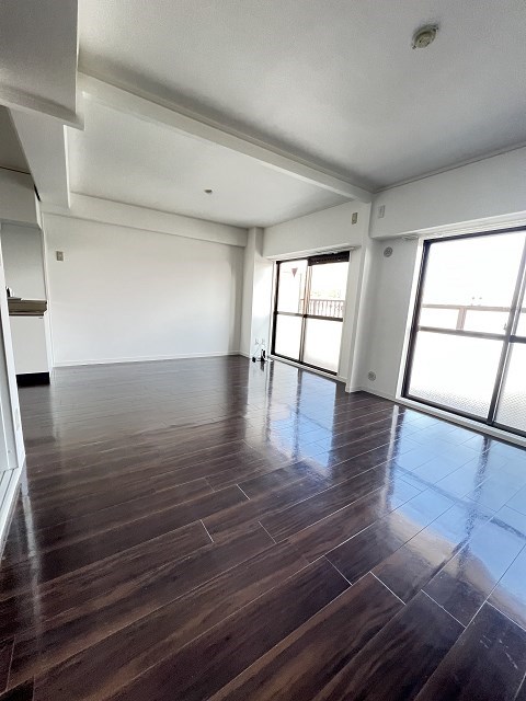 その他部屋・スペース　落ち着いた色調の寝室です