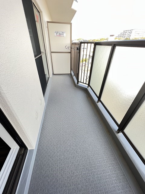 バルコニー　外からの目が気にならないバルコニーで洗濯物が干せます