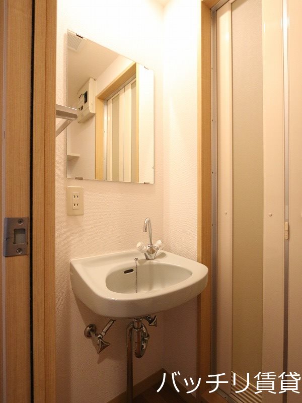 洗面設備　同型イメージの為、現状を優先致します。