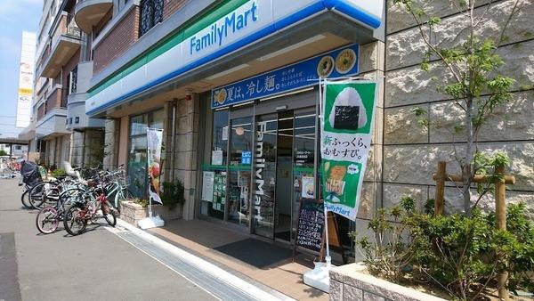 コンビニ　ファミリーマートJR鳳駅前店（コンビニ）まで145m