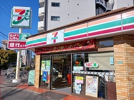 コンビニ　セブンイレブン（コンビニ）まで300m