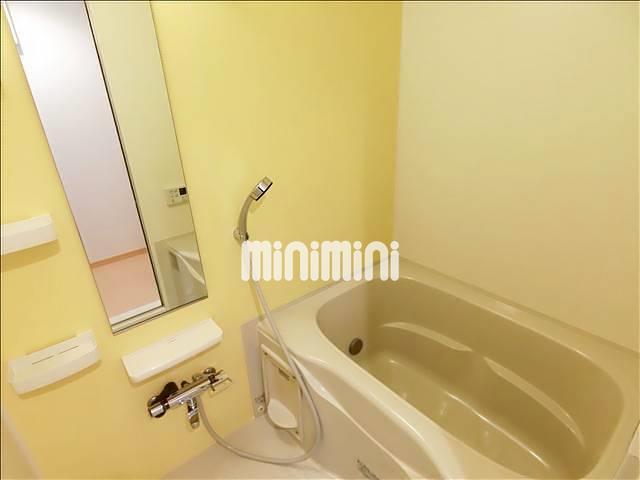 バス・シャワールーム　追焚、浴室乾燥機付きのお風呂です。