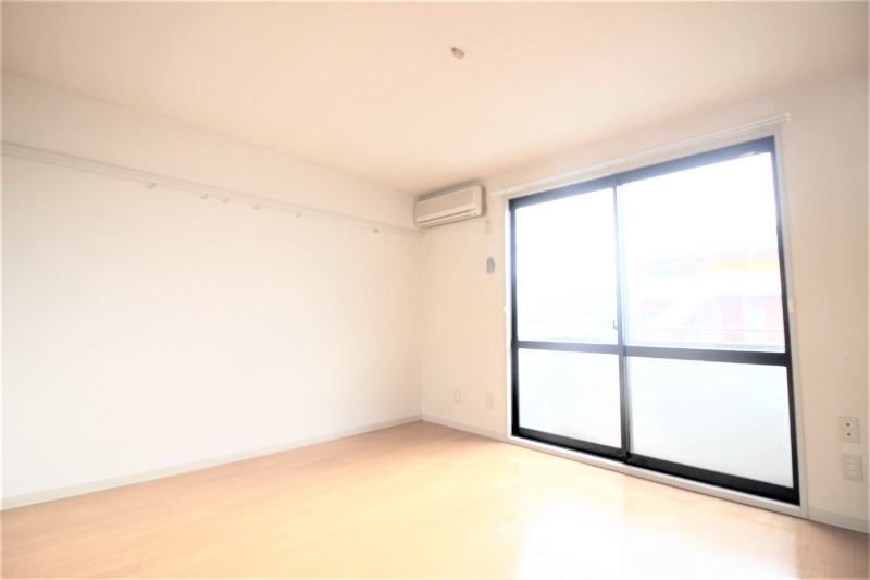 居室・リビング　※別号室の写真となります。