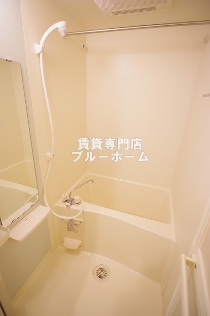 バス・シャワールーム　浴室乾燥機付きで雨の日の洗濯に困らない！