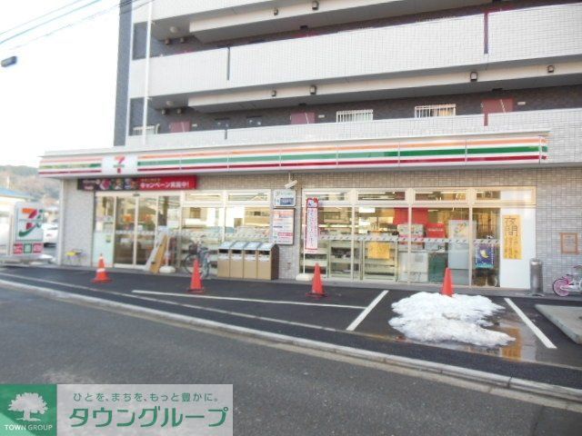 コンビニ　セブンイレブン（コンビニ）まで659m
