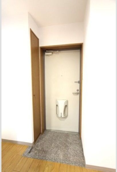 玄関　写真はイメージです。詳細は弊社にて内見をお願い致します！