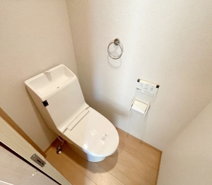 トイレ　※別部屋参考写真☆温水洗浄便座付きトイレ☆