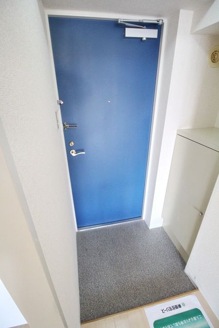 玄関　※別部屋参考写真です