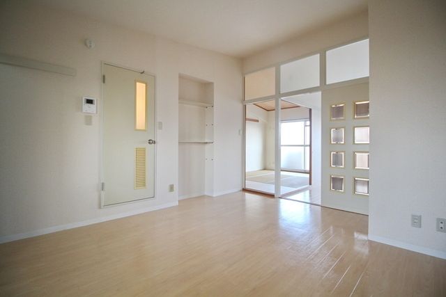 居室・リビング　※別部屋参考写真です