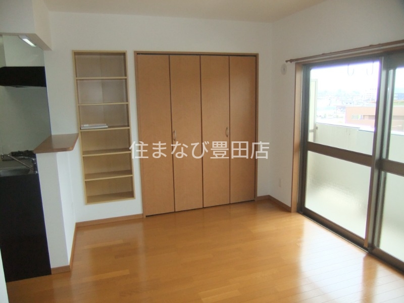 居室・リビング　同型別部屋写真