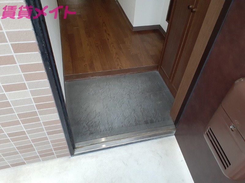 玄関　同物件別室画像