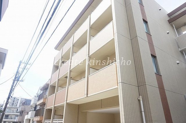 建物外観　４階建ての賃貸マンション