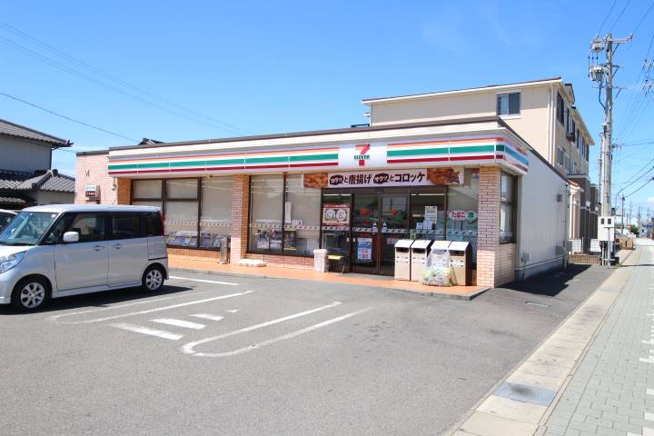 コンビニ　セブンイレブン（コンビニ）まで50m