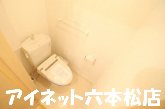 トイレ　もちろんウォシュレット完備