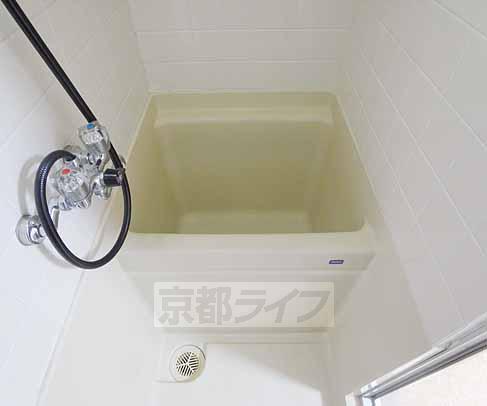 バス・シャワールーム　お風呂とトイレは別になっています。