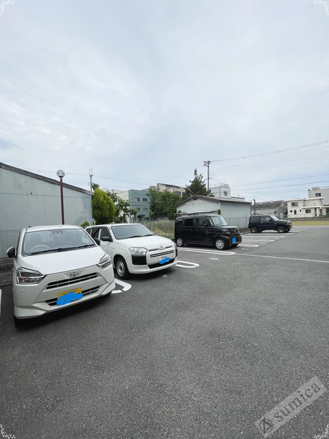 駐車場　敷地内駐車場完備