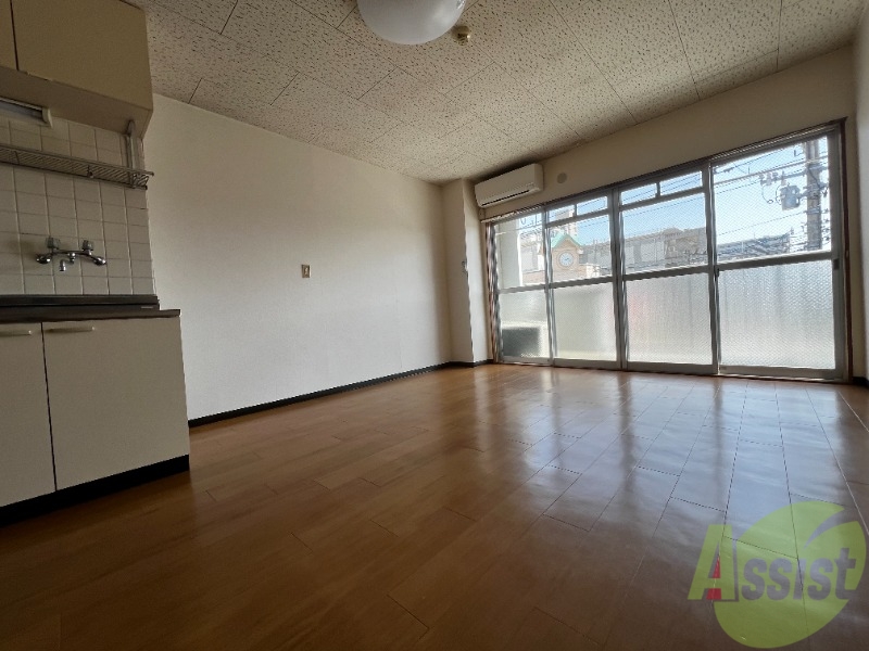 居室・リビング　日当たりも良く、広々としたお部屋でゆったり休めます。