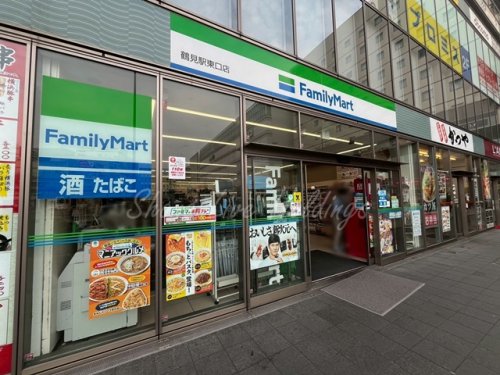 コンビニ　ファミリーマート 鶴見駅東口店（コンビニ）まで695m