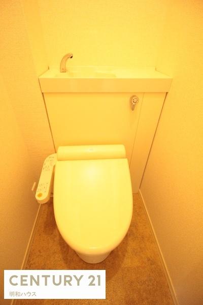 トイレ　温水洗浄便座完備のトイレです◎