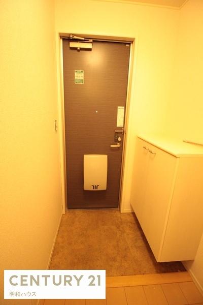 玄関　玄関にはシューズボックス完備です♪