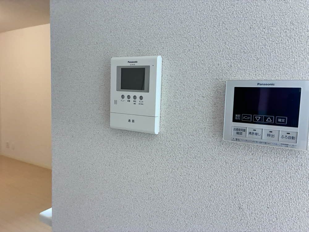 その他設備　モニター付きインターホンで安心♪／給湯機リモコン