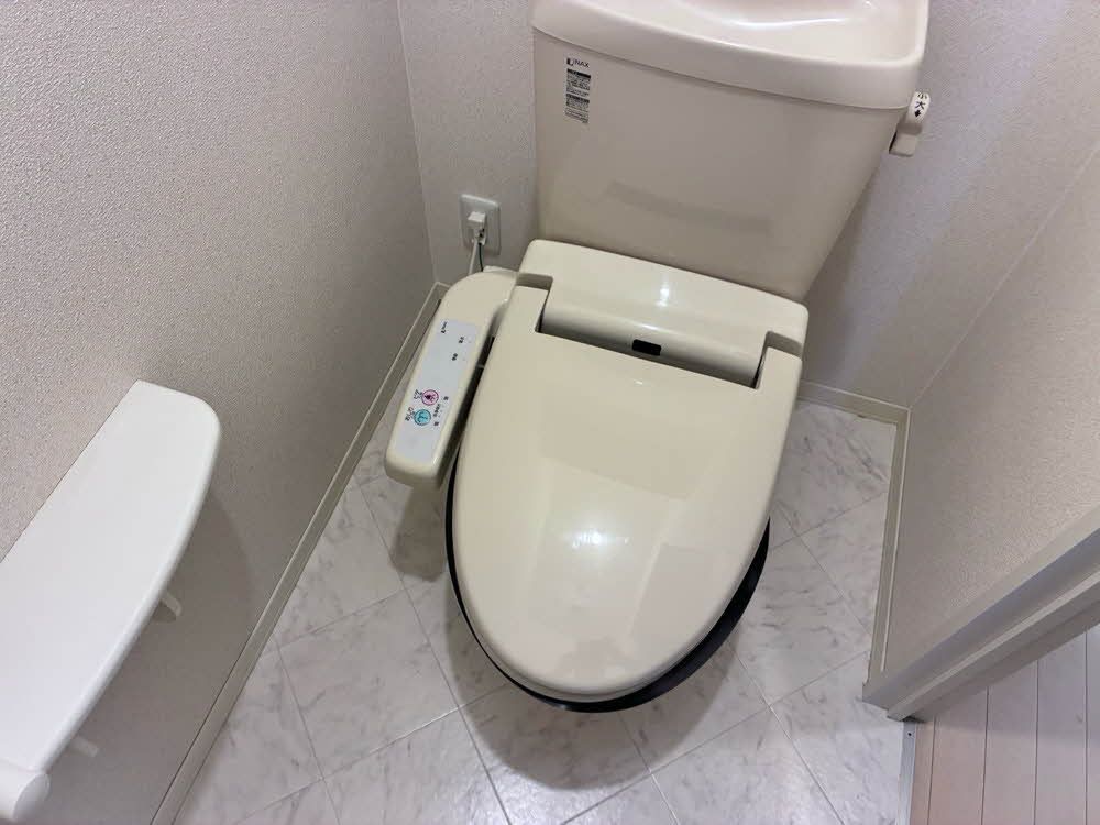 トイレ　毎日つかうものだからこそ、人にやさしく、清潔な機能付便座で…
