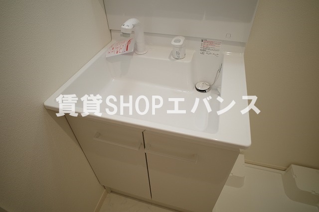 洗面設備　ゆったりとスペースのある洗面所