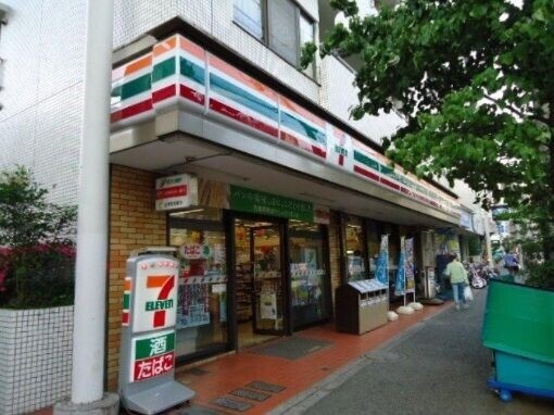 コンビニ　セブンイレブン新宿若松町店（コンビニ）まで50m