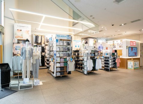 ショッピングセンター　ユニクロ済生会中央病院店（ショッピングセンター）まで468m