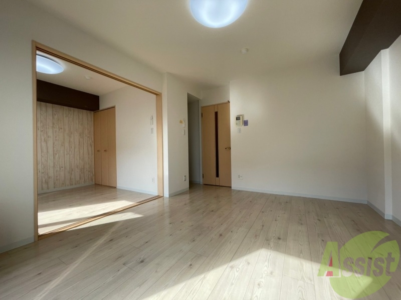 居室・リビング　広くてキレイなお部屋が広がっていて、充実した生活が送れそう。