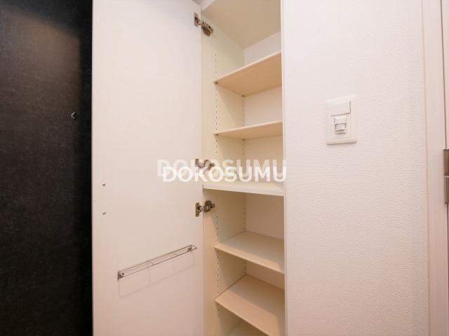 玄関　住まいの顔として相応しい、気品とゆとりのあるエントランス。