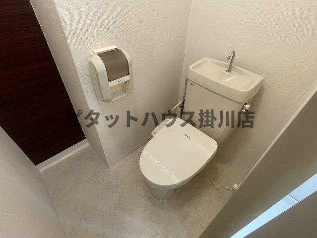 ＪＲ東海道本線 袋井駅 バス乗車時間：10分 最寄りバス停で下車 徒歩13分 4階建 築34年のトイレ写真