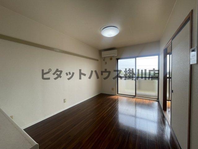 ＪＲ東海道本線 袋井駅 バス乗車時間：10分 最寄りバス停で下車 徒歩13分 4階建 築34年の居間写真