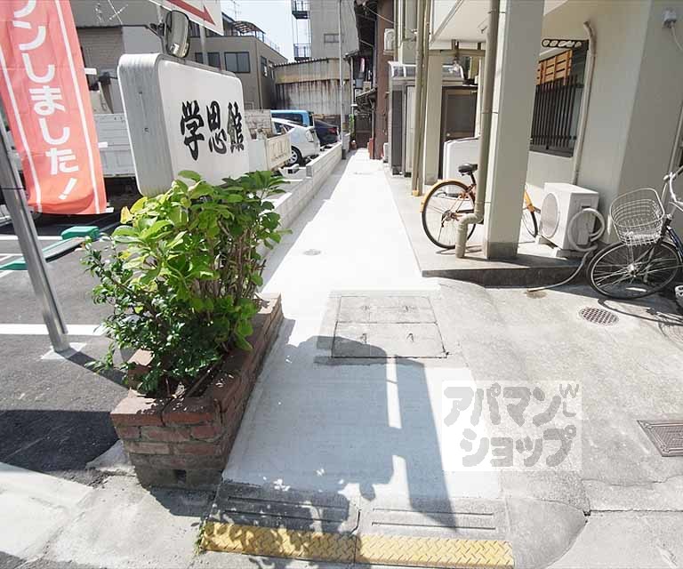 エントランス　地下鉄東山駅が３２０ｍ圏内です