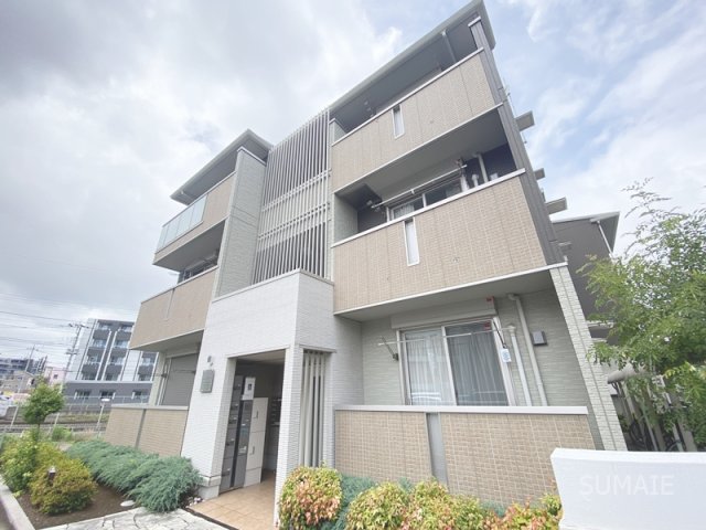 建物外観　3階建てアパート！