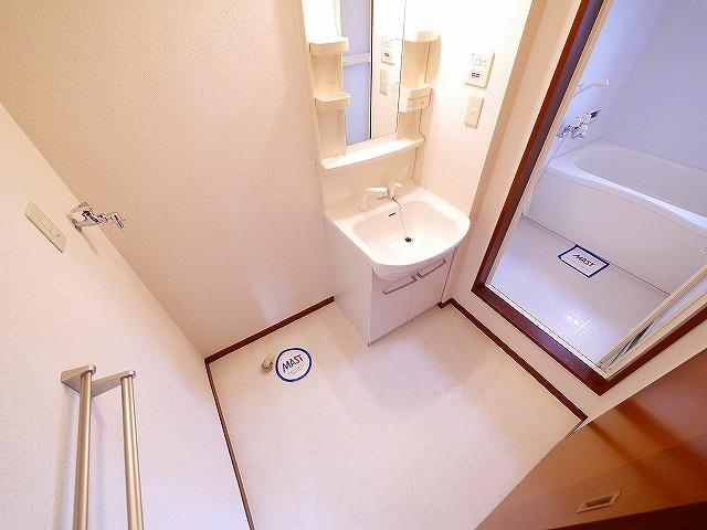 洗面設備　コンパクトで使いやすい洗面所
