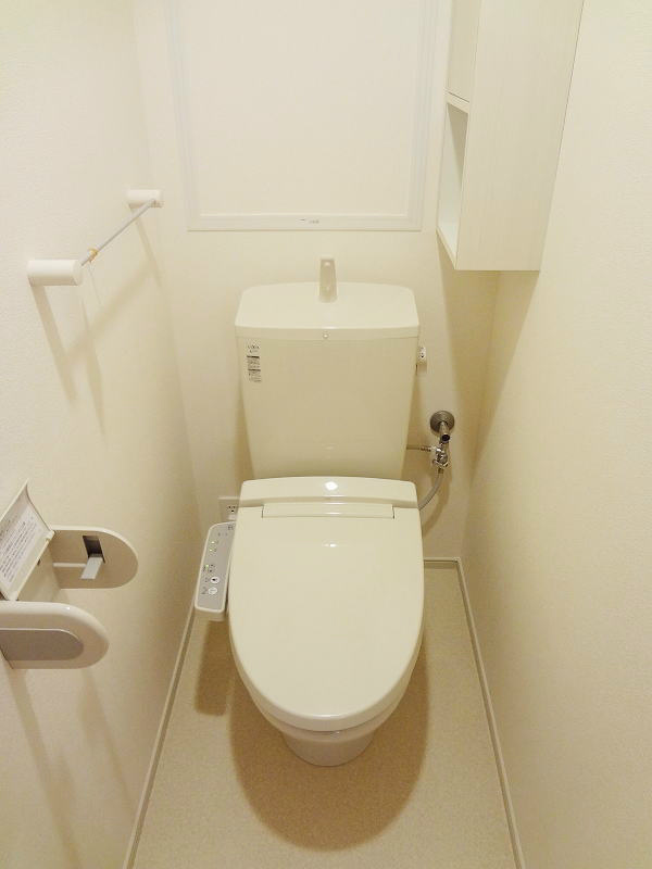 トイレ　ウォシュレット完備です。