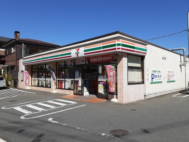 コンビニ　セブンイレブン（コンビニ）まで131m