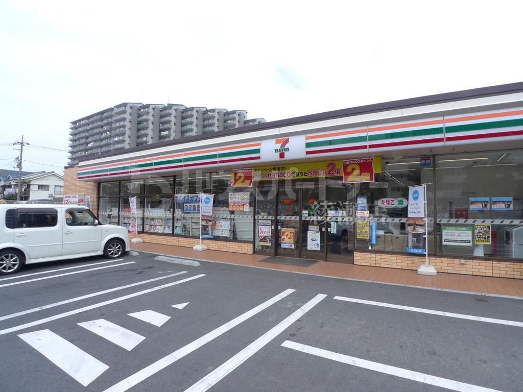 コンビニ　セブンイレブン足立六木1丁目店（コンビニ）まで20m