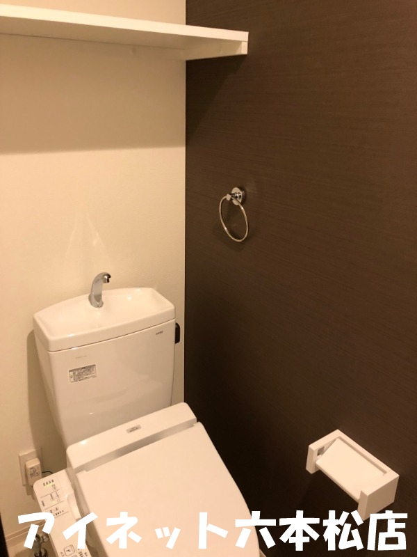 トイレ　ウォシュレット完備です。