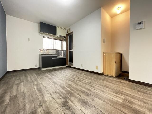 居室・リビング　コンパクトなお部屋でお掃除もラクラクです♪