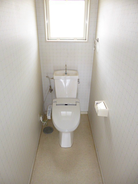 トイレ　※写真は205号室です。